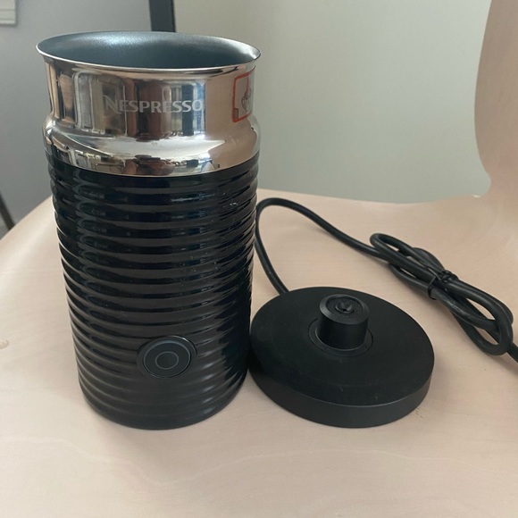 Nespresso VertuoPlus Bundle by Breville (with frother and de-scaler) - Picture 5 of 8